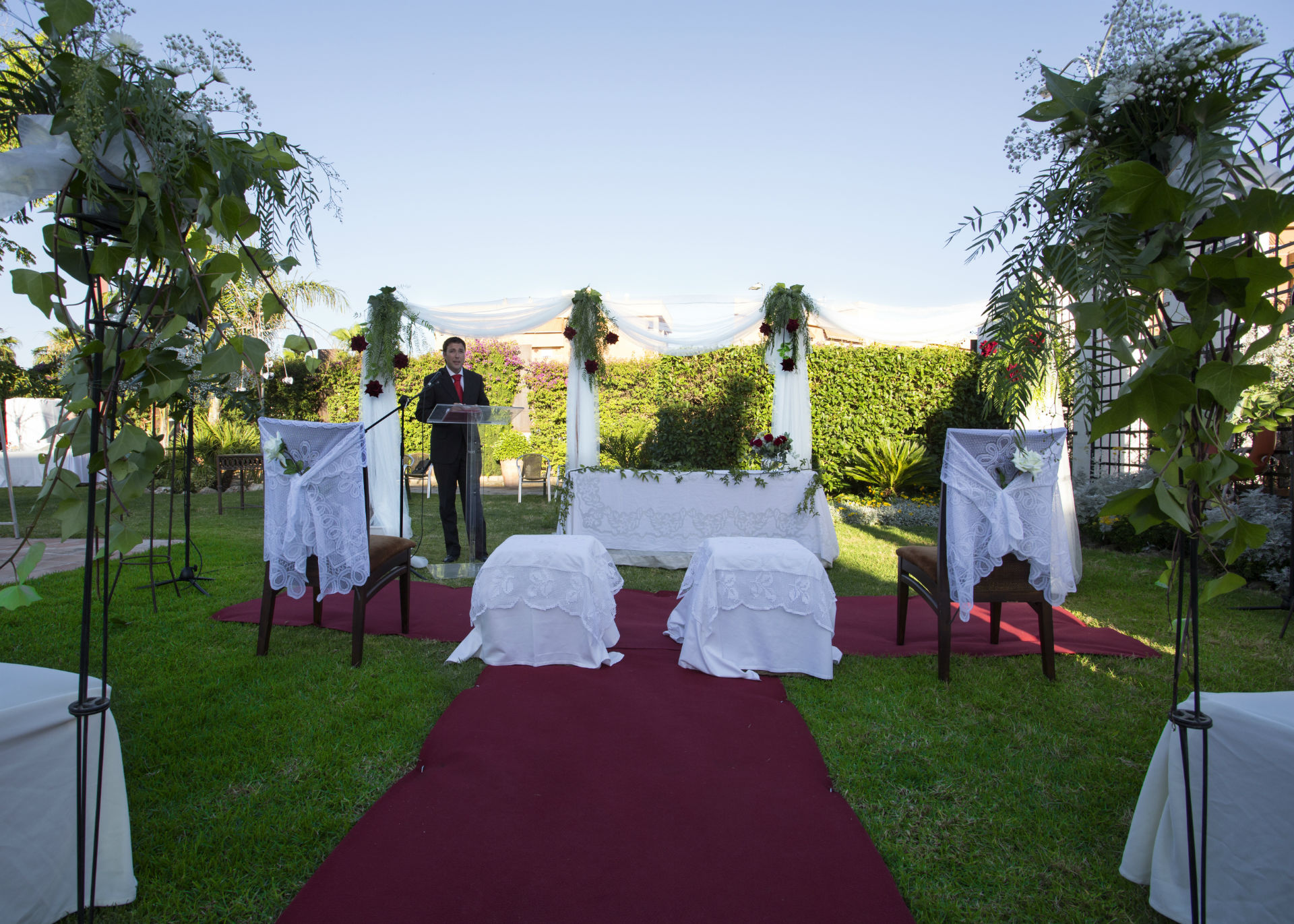 Ceremonia civil en los jardines